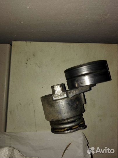 Ролик натяжитель ремня генератора Renault Duster