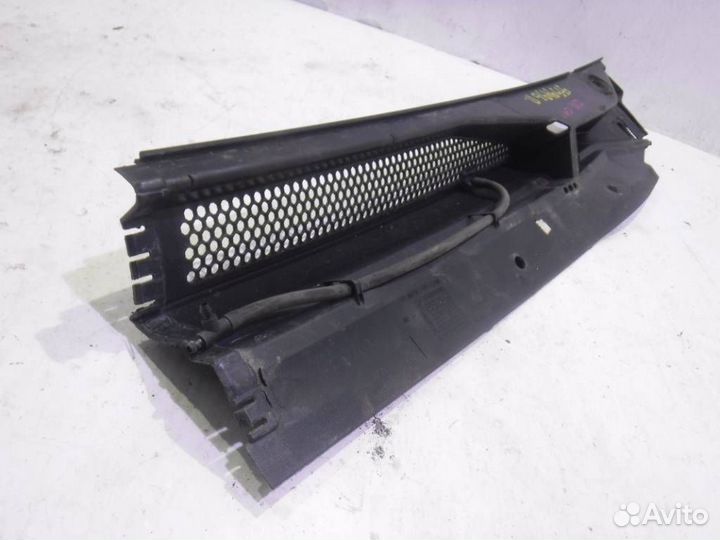 Водосток лобового стекла (жабо)