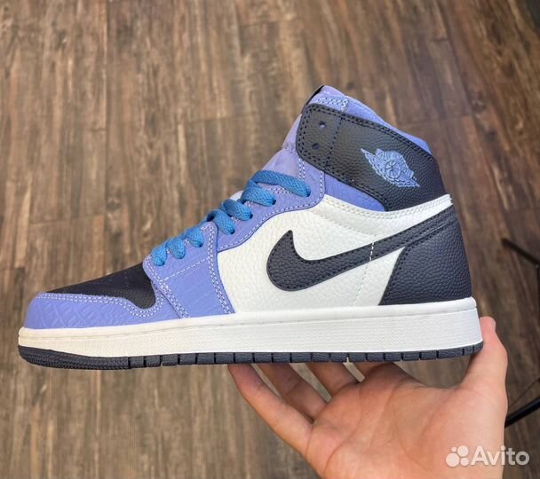 Air Jordan 1 Mid