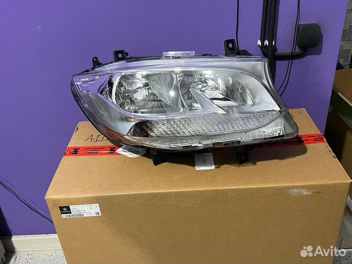 Фара основная передняя правая на Mercedes Sprinter