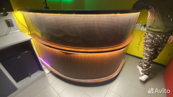 Стойка ресепшн угловая бу