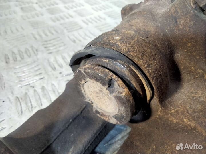 Задний правый суппорт Transporter T4