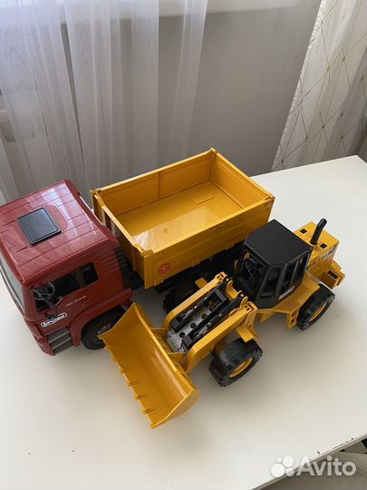 Машина Bruder Самосвал MAN с бульдозером