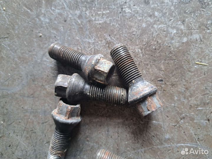 Болты колёсные BMW F01