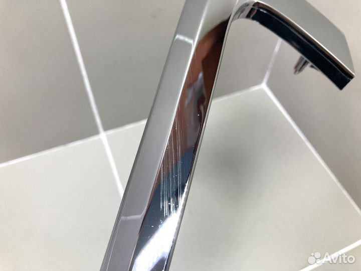 Молдинг переднего бампера правый LADA Granta FL