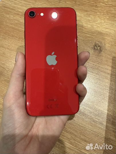 iPhone SE, 64 ГБ