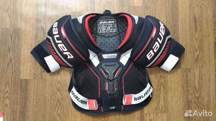 Хоккейный нагрудник (наплечник)