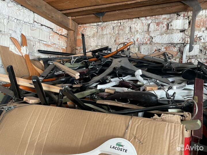 Вешалки много разных