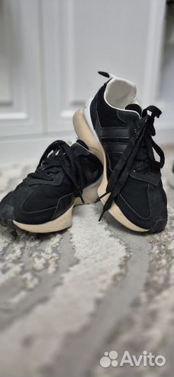 Кроссовки женские