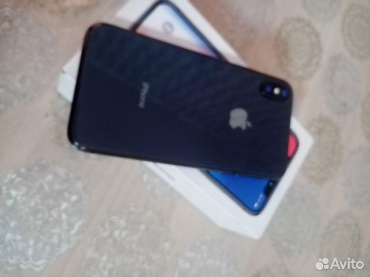 Телефон iPhone 10