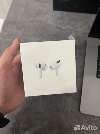Наушники Apple AirPods Pro MagSafe (1 поколение)