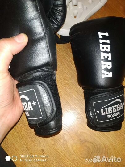 Защита голени,шлем,боксерские перчатки,защита паха