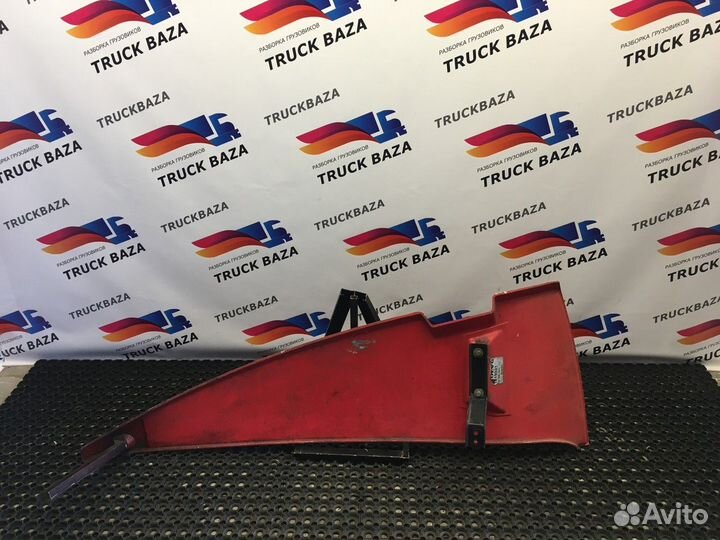 Спойлер кабины верхний правый Volvo FH