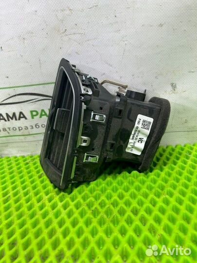 Дефлектор воздушный правый Renault Koleos 2.5 2019