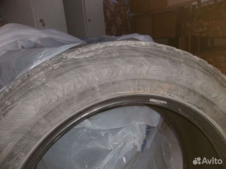Bridgestone Blizzak VRX 275/60 R20