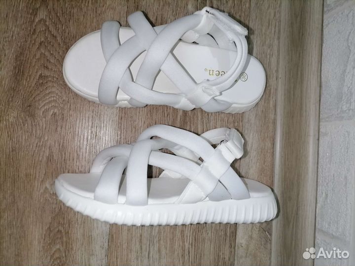 Сандали, белые