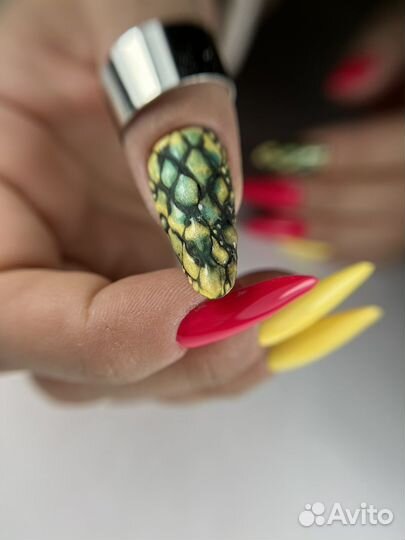 Аппаратный маникюр