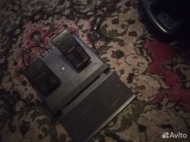 Игровой руль с педалями