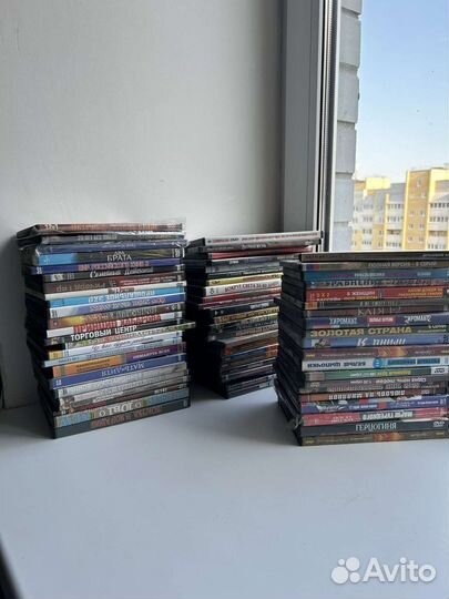 DVD диски с фильмами разных жанров набором пакетом