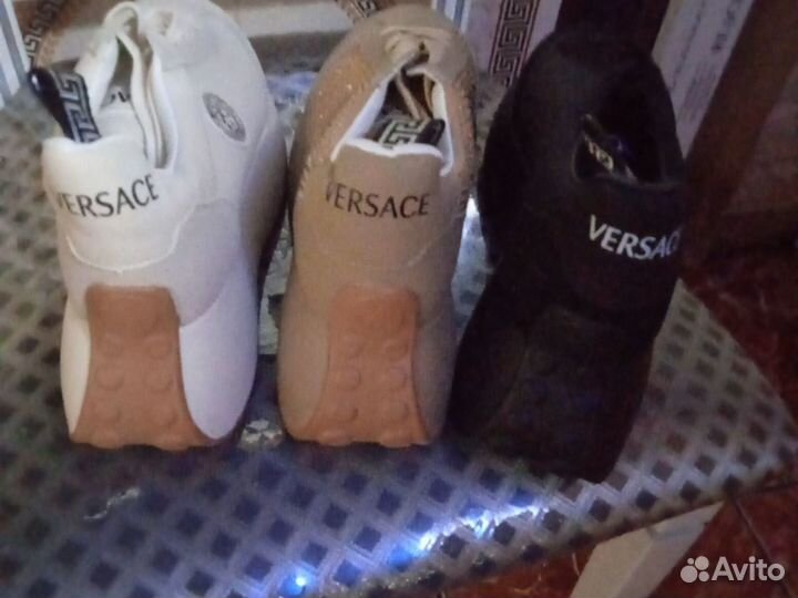 Женские кроссовки versace