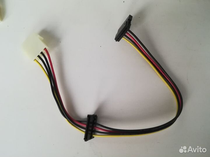 Переходник питания c SATA на Molex