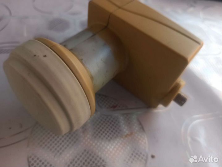 Головка спутниковой антенны