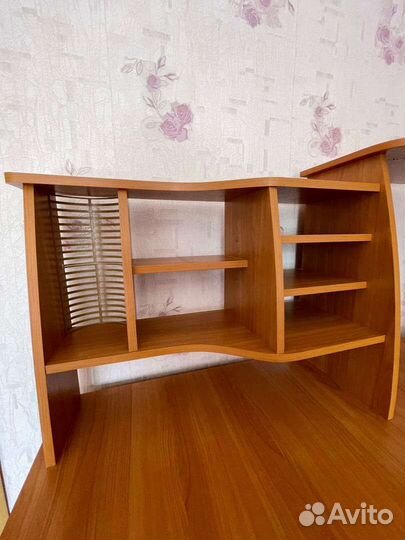 Угловой компьютерный стол