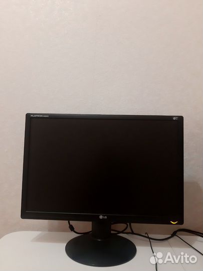 Монитор LG Flatron 22'