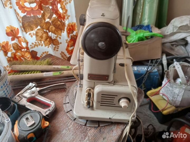 Швейная машина LADA