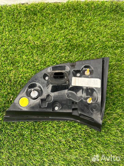 Фонарь крышки багажника левый Tesla Model Y 2021