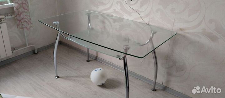 Стол обеденный