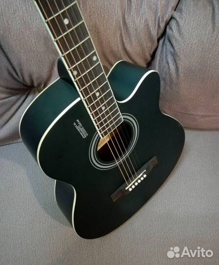 Акустическая классическая гитара