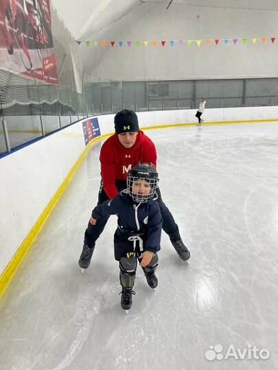 Тренер по катанию на коньках (хоккей)