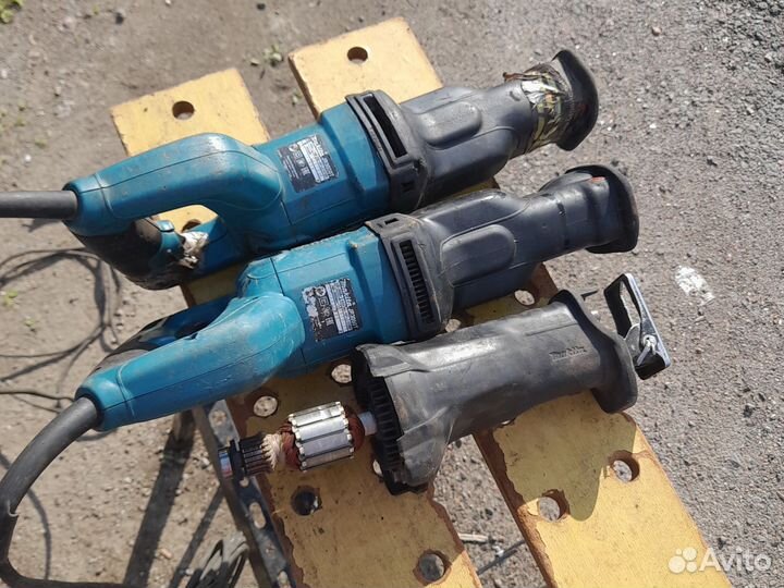 Сабельная пила makita JR 3050T не рабочая