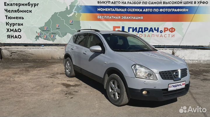Стекло двери передней правой Nissan Qashqai (J10)