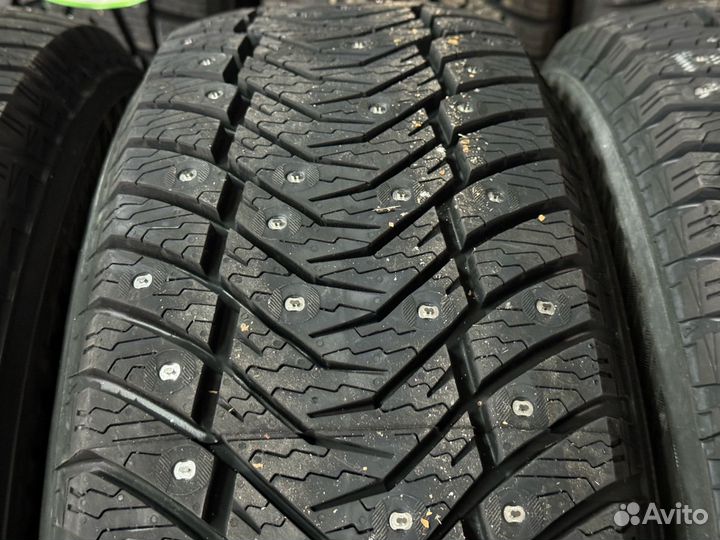 Yokohama IceGuard Stud IG65 215/50 R17 124