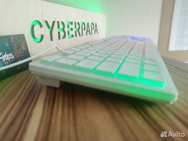 Белая клавиатура с подсветкой. Новая
