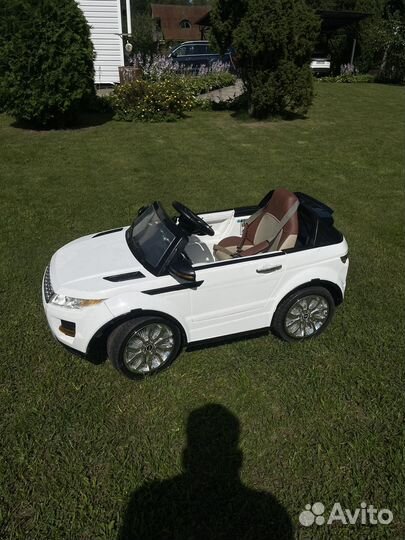 Электромобиль RiverToys Range Rover белый VIP