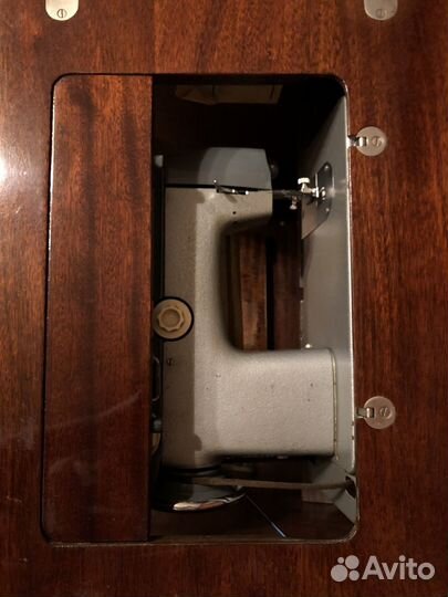 Швейная машинка Чайка 2