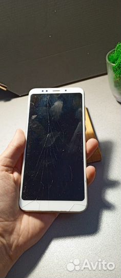 Xiaomi Redmi 5 Plus, 3/32 ГБ