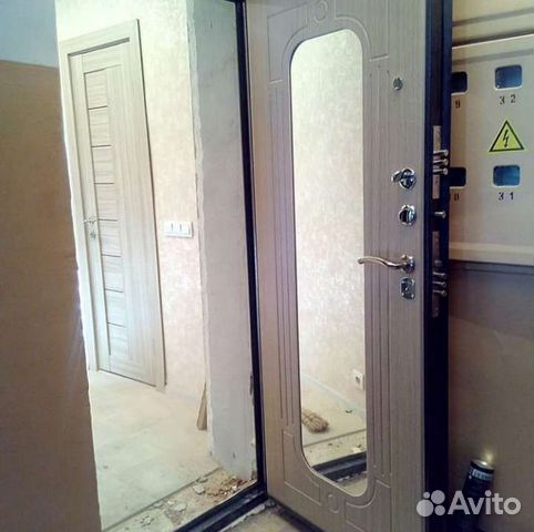 Дверь входная металлическая с зеркалом см 610