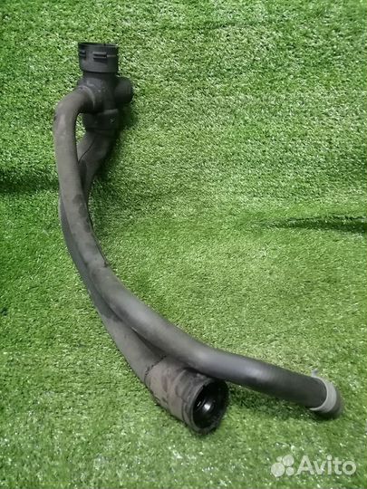 Патрубок охлаждения (радиатора) 8E0121049L Audi A4