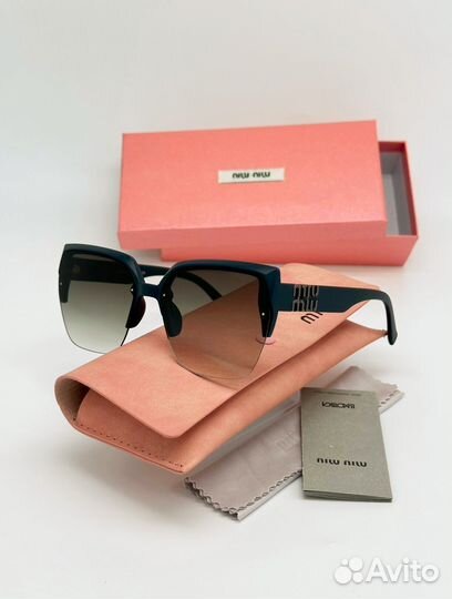 Солнцезащитные очки Miu Miu