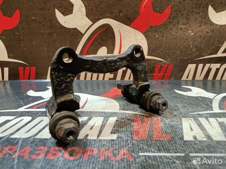 Скоба суппорта задняя левая Volkswagen Passat B5