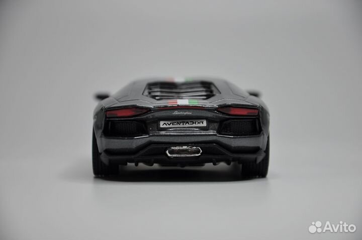 Модель автомобиля Lamborghini Aventador LP металл