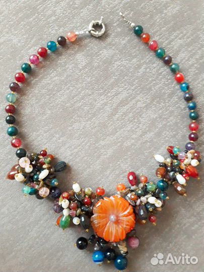 Колье из натуральных камней-самоцветов
