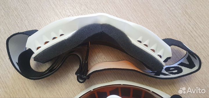 Горнолыжные очки uvex