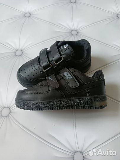 Кроссовки детские новые nike 22,24