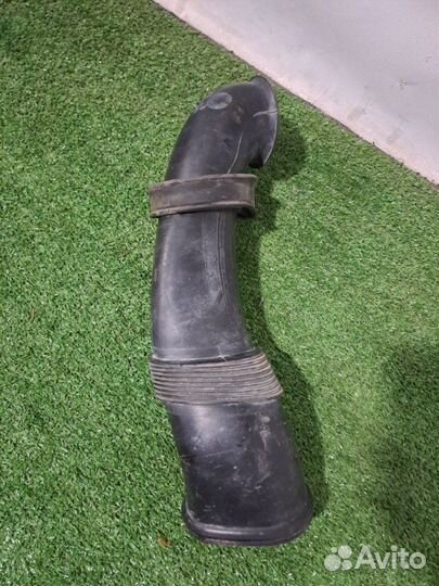 Патрубок воздушного фильтра правый Audi Q7 AL