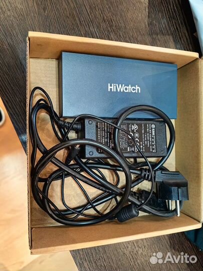 HiWatch DS-S604P PoE сетевой коммутатор 6 портов